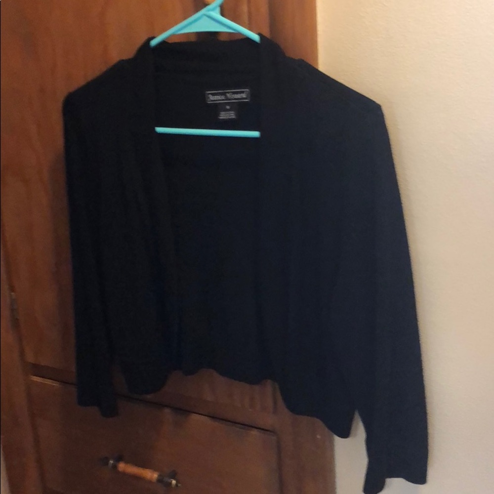 Black shrug, size M
